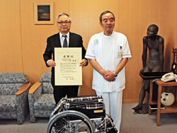 市立札幌病院へ車椅子を寄贈