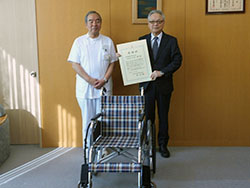 札幌医科大学附属病院様へ車椅子を寄贈